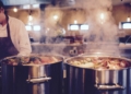 Bigos z kiszonej kapusty krok po kroku - 3 najlepsze przepisy