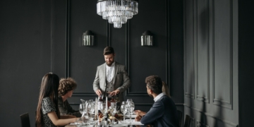 Jak eksponować czarną ścianę we wnętrzu Obalamy MITY!