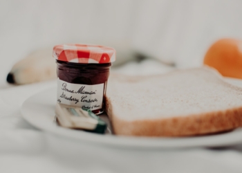 Konfitura z róży - jak zrobić dżem z płatków róży krok po kroku