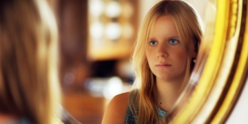 Lampa nad lustro. Wybieramy praktyczne oświetlenie nad lustro