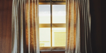 Upinanie firan. Jak upiąć firanki i zasłony - PORADNIK krok po kroku