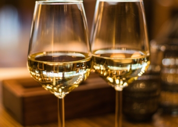 Wino z głogu – sprawdzone przepisy na wino z głogu domowej roboty