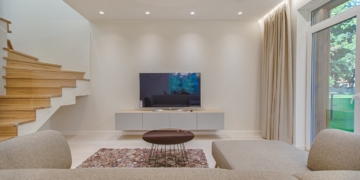 Dodatki do salonu – jakie dekoracje do salonu są modne w tym sezonie?