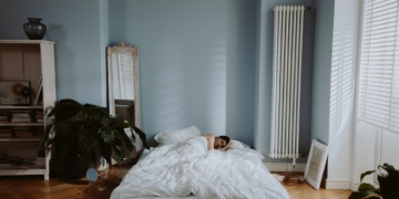 Jaki kolor pasuje do niebieskiego we wnętrzach? Podpowiadamy