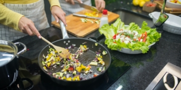 Kuchenka indukcyjna z piekarnikiem – popularne modele, opinie, ceny, zalety, wady