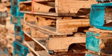 Ławka z palet – samodzielny montaż krok po kroku