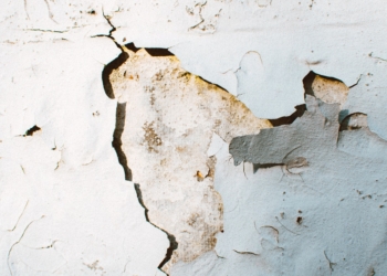 Montaż płyt gipsowych na ścianie na profilach – poradnik krok po kroku