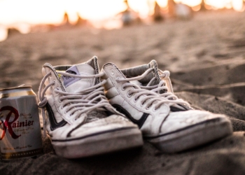 Sposób na śmierdzące buty – co z nimi zrobić? Domowe sposoby